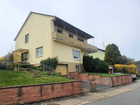 Großes Einfamilienhaus mit sieben Zimmern, großem Garten und schönem Blick