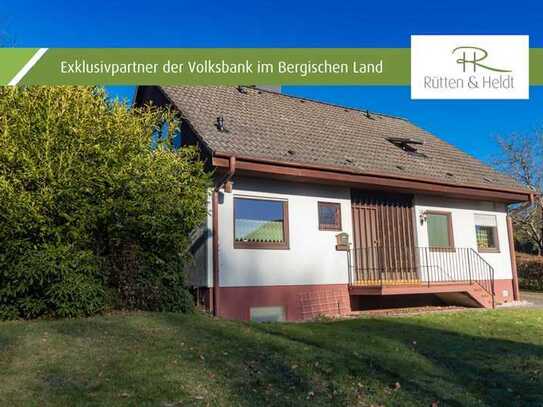 Großzügiges Einfamilienhaus mit Garage in wunderbarer Siedlungslage von Odenthal - Holz