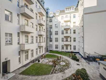 Rare Handwerkerwohnung in Top-Lage: Ruhige 2-Zimmer-Altbauwohnung mit Balkon und ganz viel Potenzial