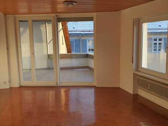 Ansprechende und modernisierte 4-Zimmer-Wohnung mit Einbauküche in Baden-Baden