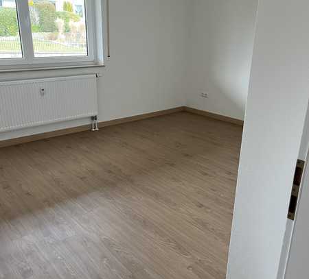 Erstbezug nach Sanierung: Freundliche 3-Raum-Erdgeschosswohnung mit geh. Innenausstattung