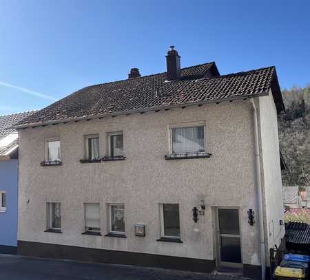 Großzügiges Ein- bis Zweifamilienhaus in ruhiger Lage von Blieskastel-Alschbach