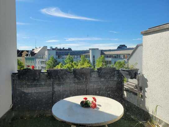 Fully furnished flat with roof terrace and parking space in Maxvorstadt/Neuhausen