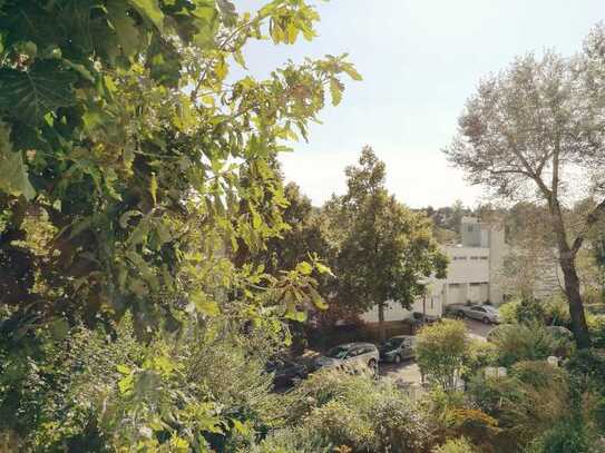 Neroberg !!! Schöne, helle 3,5-Zimmer mit Balkon, Terrasse und offenem Kamin