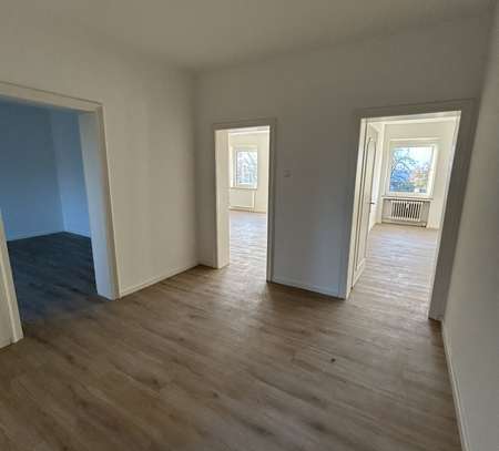 Saniert, modern, zentral: 2 Zi. Altbau-Wohnung mit gr, Balkon