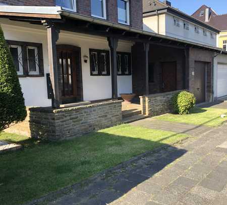 Schöne 2 Zimmer Dachgeschosswohnung mit Balkon in Horrem