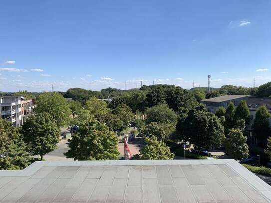 Helle, sehr gepflegte Zweiraum-Wohnung mit Loggia und traumhaftem Fernblick