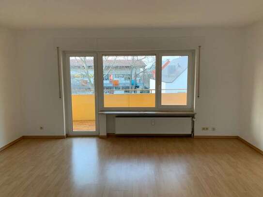 Schöne 1 Zimmer Wohnung mit Balkon/EBK/Bad in guter Lage...