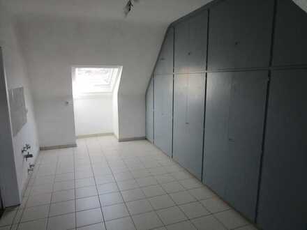 Selbstnutzer oder Kapitalanleger! Schwarzenberg, neu san. 45 m² gr. 2-Zi-DG-Whg. inkl. PkW-Stellpl.