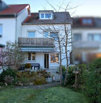 Gepflegtes Reihenmittelhaus mit großem Garten und Garage in Walldorf