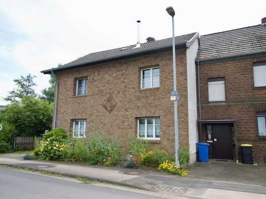 Erftstadt- Liblar, einseitig angebautes Ein- bzw. Zweifamilienhaus, Garage, PV- Anlage