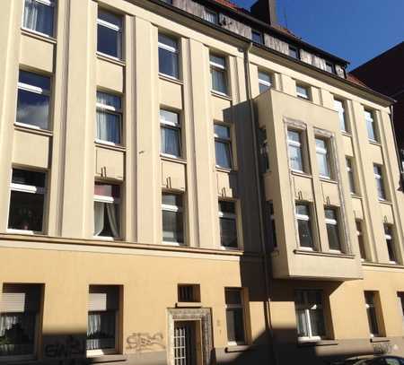 Helle WG geeignete 3-Zi.-Wohnung mit Einbauküche/Diele/Bad/Keller!