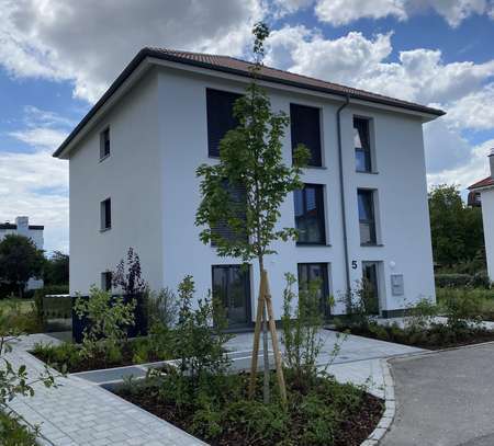 Moderne, neuwertige 3-Zimmer-Wohnung mit Balkon, EBK u. TG-Stellplatz mit Wallbox in Weil am Rhein