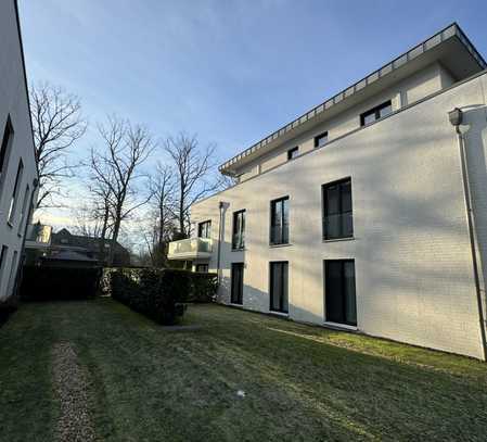 Exklusive Penthouse-Wohnung am Stadtwald mit Dachterrasse und luxuriöser Ausstattung