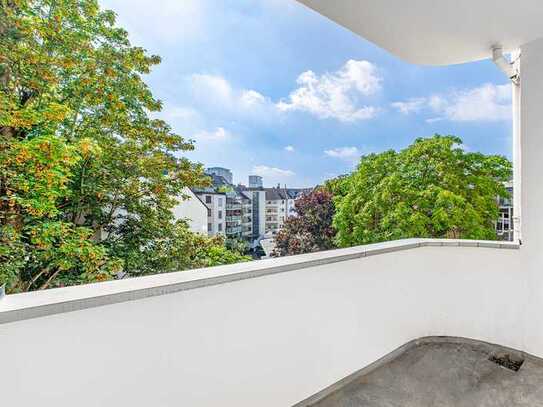 *Sanierte ETW in szeniger Lage* Sonnige 3-Raumwohnung mit Balkon!