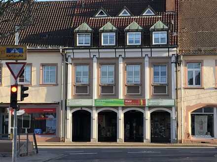 Wohn - und Geschäftshaus mit insgesamt 1000 m² Nutzfläche mitten in Rastatt