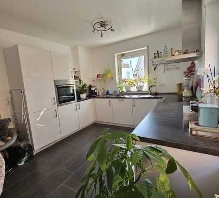 Möblierte 1,5-Zimmer-Wohnung mit hochwertiger Einbauküche – ca. 65 m² im 1. OG