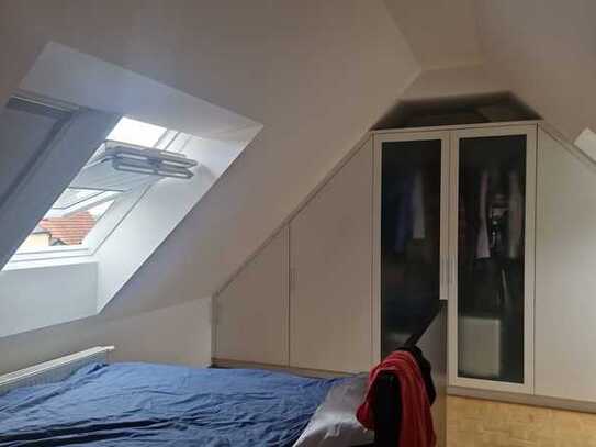 Stilvolle 2-Zimmer-Dachgeschosswohnung mit Balkon