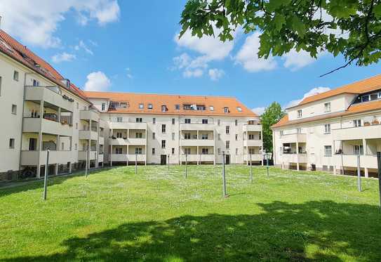 Kapitalanleger J E T Z T zugreifen - Erstklassige 3-Raumwohnung mit Loggia im Dachgeschoss