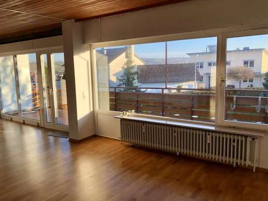 Aussichtslage, 3-Zi-Whg mit extra Home Office Zi.- Kirchheim/N. , Südbalkon, großen Garage