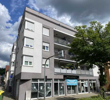 Stilvolle, neuwertige 3,5-Raum-Wohnung mit geh. Innenausstattung mit Balkon und EBK in Plochingen