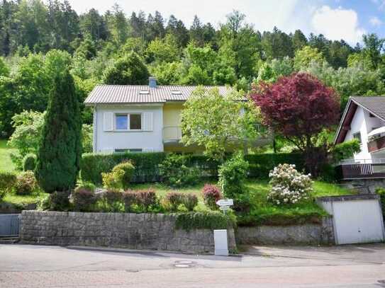 Attraktives Zwei -/ Dreifamilienwohnhaus in toller Lage von 78132 Hornberg!