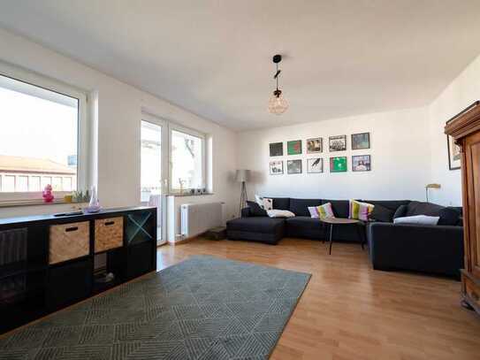 Schöne, helle und geräumige 3 Zimmer-City-Wohnung mit Balkon und Einbauküche