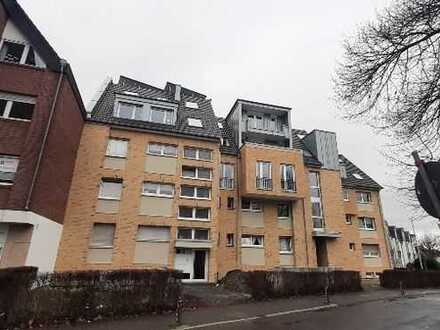**renovierte, helle Wohnung mit gemütlichem Balkon**