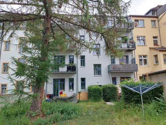 1. Obergeschoss mit Balkon! Schöne 2 RWG im sanierten Altbau zu verkaufen!