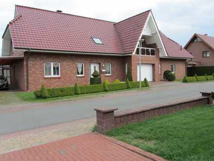 Einfamilienhaus mit Einliegerwohnung in ruhiger&zentraler Lage.