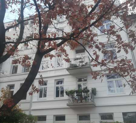 Attraktive zwei Zimmerwohnung mit Balkon in Hoheluft - Ost zu verkaufen