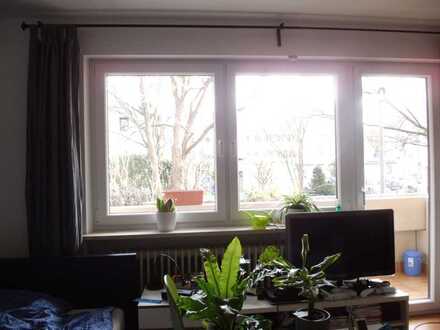 Gepflegte 1-Zimmer-Hochparterre-Wohnung mit Balkon in zentraler Lage in Kumpfmühl