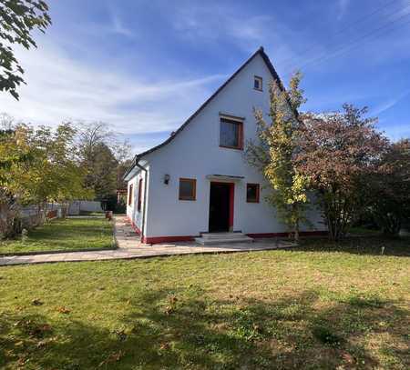 Einfamilienhaus mit großzügigen Grundstück am Feldrand in Ladenburg