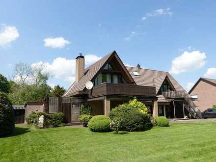 Freistehendes Zweifamilienhaus auf großem Grundstück und paradiesischem Garten in Barßel