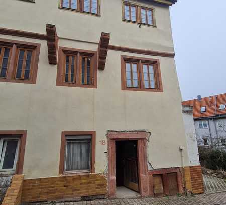 Günstiges 5-Zimmer-Reihenendhaus mit EBK in Külsheim