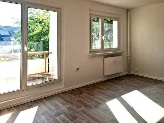 **BLICK INS GRÜNE**3-Zimmer-Wohnung // Balkon // Fahrstuhl // Bad mit Wanne// 500€ Einzugsgutschein