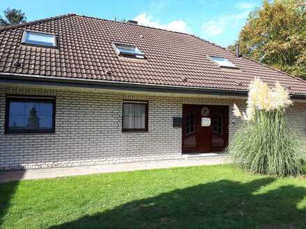 Ansprechende 3,5-Raum-DG-Wohnung mit Terrasse in Duisburg