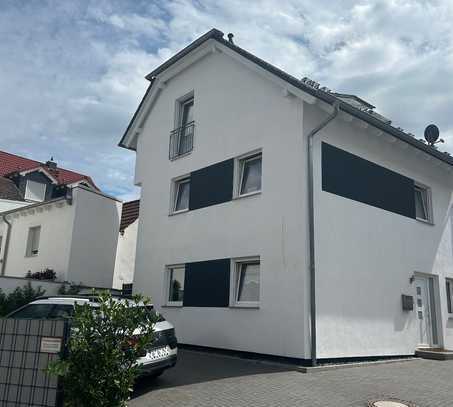 Neuwertiges 5-Zimmer-Haus mit EBK in Rödermark