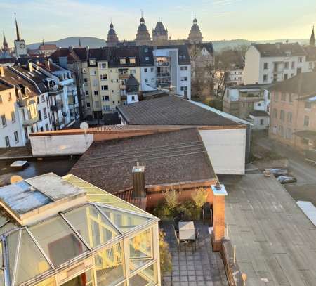 Zentralgelegene Maisonettewohnung mit EBK und Schlossblick