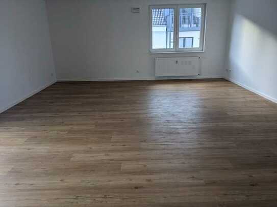 Ansprechende 4-Zimmer-Wohnung in Hessen - Hanau mit Einbauküche und Balkon