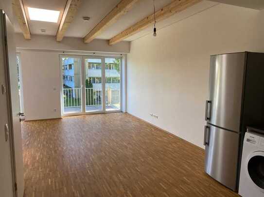 1-Zimmer-Wohnung mit Balkon und Einbauküche in München