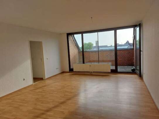 ***Wohnung mit Loggia und Aussicht*** Etagenwohnung mit Aufzug in zentraler Lage