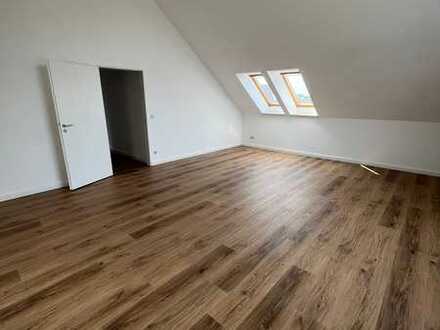 HELLE 2-ZI. WOHNUNG MIT EBK, RENOVIERT IM ZENTRUM VON BARGTEHEIDE