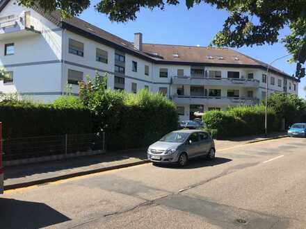 Sonnige 2,5 Zimmer Wohnung im DG mit Dachterrasse und EBK