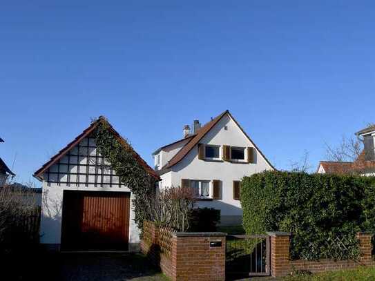 Charmantes Einfamilienhaus mit Gartenparadies in Seeheim