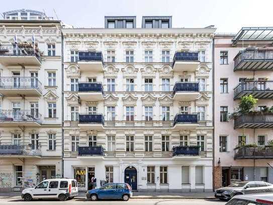 Klassische Wohnung in repräsentativem Stuckaltbau nahe Paul-Lincke-Ufer – mit Westbalkon & Aufzug