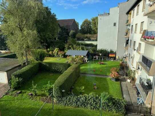 Sanierte helle 3-Zimmer-Wohnung mit gehobener Innenausstattung und Balkon