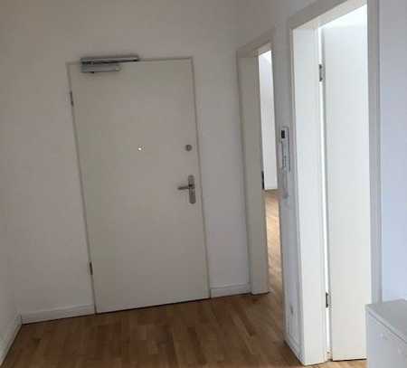 helle und moderne 4 -Zimmerwohnung mit Balkon in zentraler Lage in Pinneberg