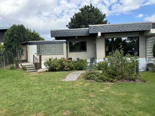 Ruhiges Wohnen in Neuss-Uedesheim: Eleganter Bungalow auf Privatweg