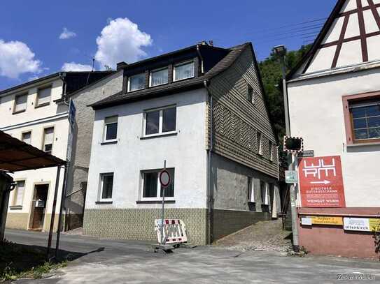 Großzügiges Einfamilienhaus mit Terrasse und Rheinblick in Lorch